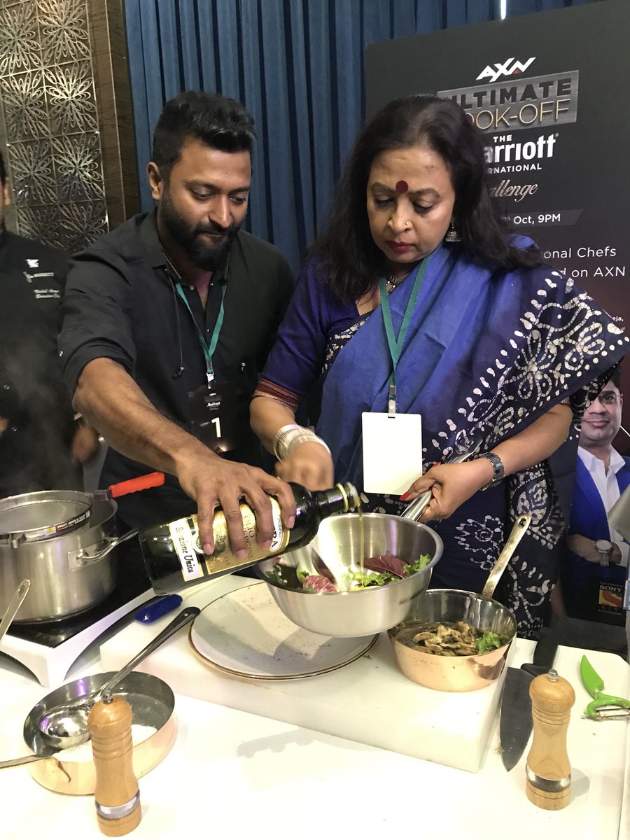 jo_len_ta's tweet photo. @kkalpu @avoidisavoid teamed up as they competed with friends from the media fraternity at the @AXNIndia @MarriottIntl #AxnMarriottChallenge and were the winning team this afternoon.  They sure did cook up a storm! 😍✨👏🏼 https://t.co/IQnZHdX39z