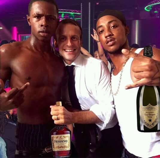 official_djo's tweet photo. Moi quand j'sourit pour ne pas m'faire niké https://t.co/ZWnjRsvVGV