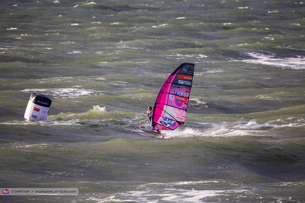 FFVoile's tweet photo. [Funboard] Début de compétition quasi parfait pour Antoine Albeau dans la course à la conquête de ses 25e et 26e titres Mondiaux, à Sylt 🇩🇪. Après deux jours de courses le Français est 2e en Slalom et en Foil. La lutte va être intense jusqu'à dimanche! #GoAntoine #25&amp;26⭐️⭐️ https://t.co/7qnUqTH2LE