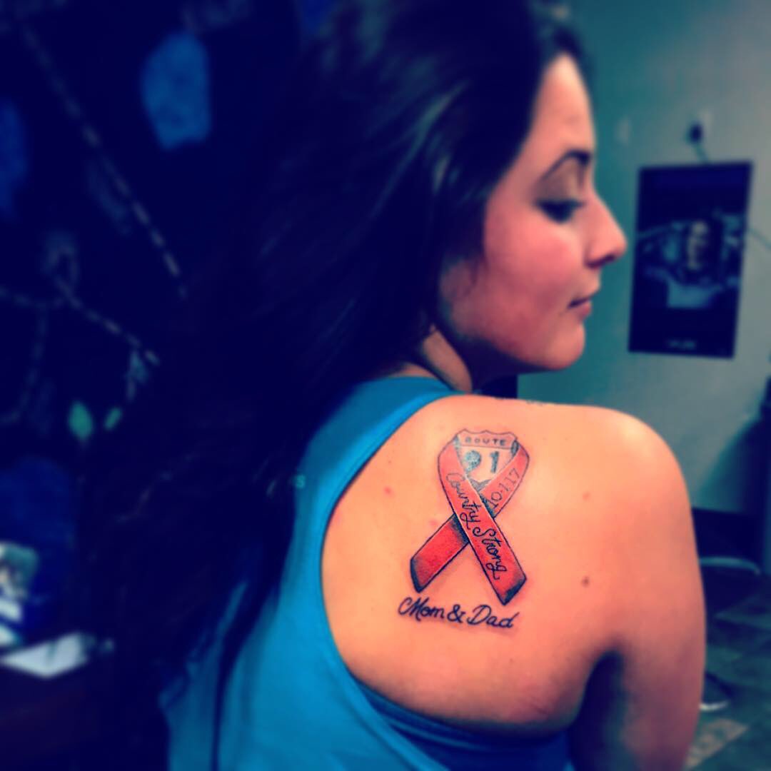 SamSamanthalynn's tweet photo. October 1, 2017. 
Blessed that my parents made It one year ago today. My heart goes out to the 58 families. #CountryStrong #58emptybarstools #LoveWins https://t.co/q5DnGEV1jt