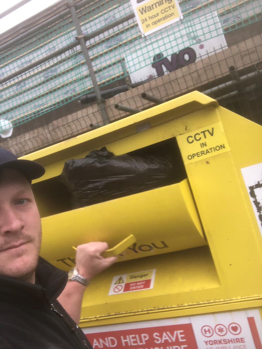 LCC_CELServices's tweet image. Over the weekend @Alfienella very kindly volunteered to deliver the bags around Leeds to @YorkshireAirAmb skips!! #CanDo