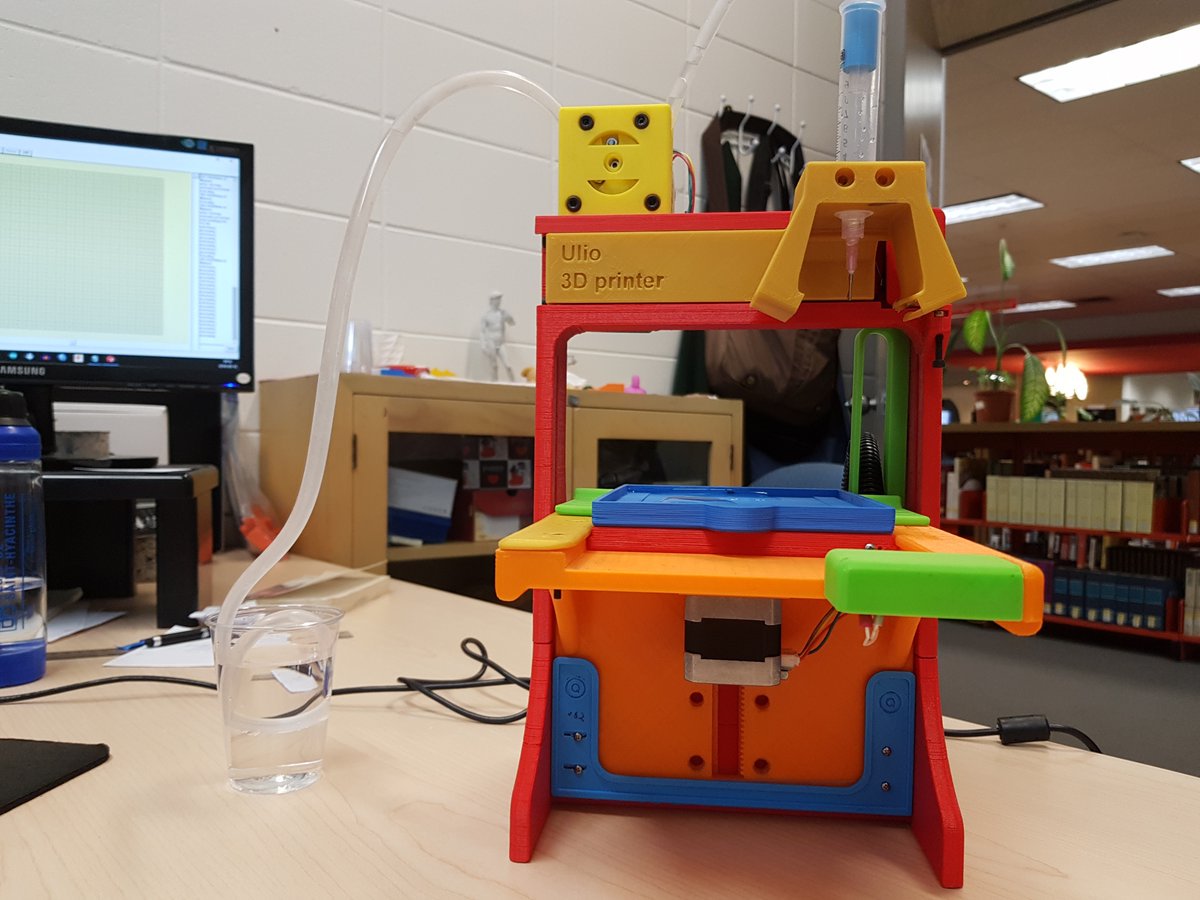 Avec les <a href="/ulio3d/">ULIO 3D</a> le #makerspace du <a href="/CollegeAhuntsic/">Collège Ahuntsic</a> se lance dans les applications pédagogiques du #3dbioprinting. Regardez l'extrudeur sur cette ULIO.