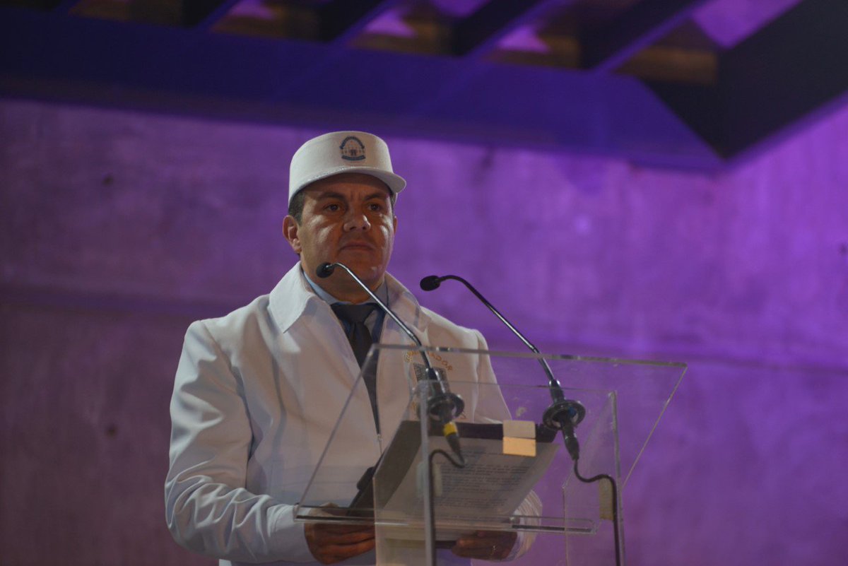 lopezmixteco's tweet photo. Premio mayor, premio mayooooooorrrr!!! https://t.co/9Ynuf28pM9
