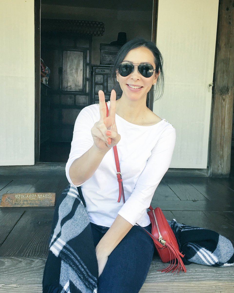 FawnHoganMD's tweet photo. Sad to have missed #asps2018 this year - will plan on attending next year! Had a great trip to the motherland in the meantime βοΈπ°π·βπ»#ilooklikeaplasticsurgeon (in #Korea π) https://t.co/m5SCF27Jy8