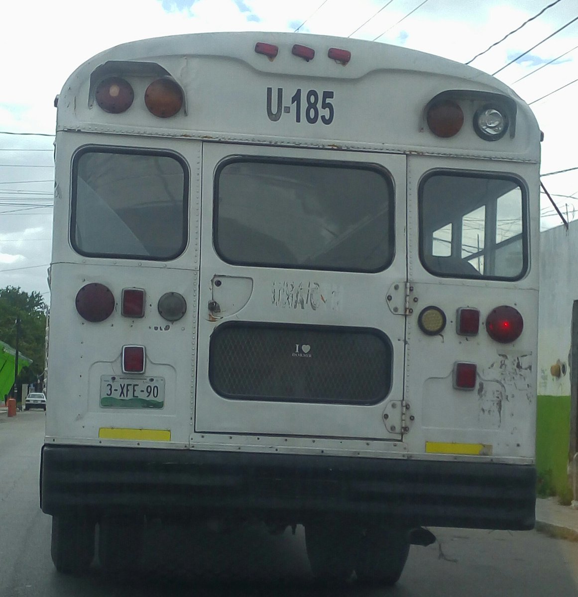 menajes57's tweet photo. gustavo chan de @SINTRAinforma vende procteccion junto con transito de @IslaAlDia @IslaMujeresGob  de 800 y 500 mens a camiones chatarras en mal estado placas locales de https://t.co/4yfKKppwbN sin polizas contaminantes a trabajadores de isla blanca haciendo competencia desleal https://t.co/X7RmixvVR6