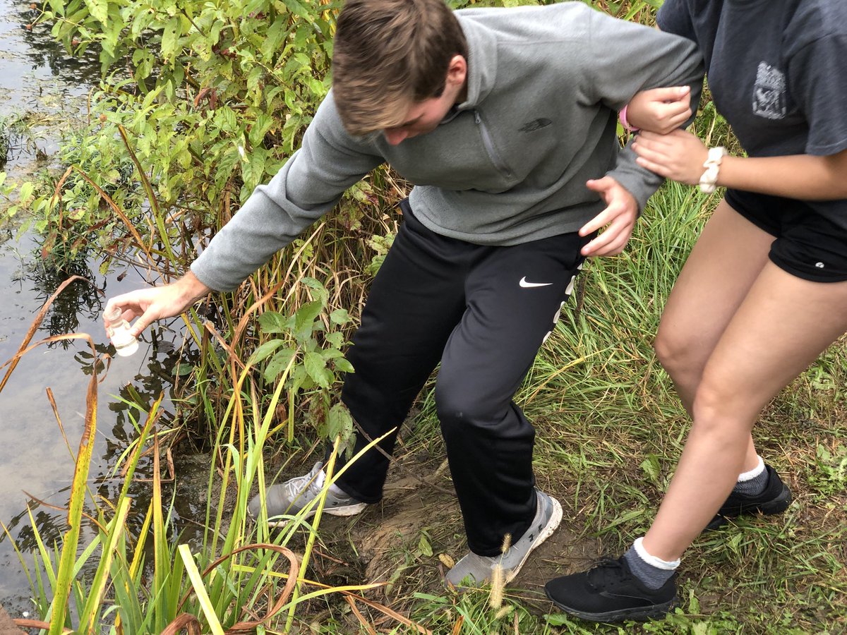 sciencebetsy's tweet photo. #DCBIO101. Pond Ecology; data collection. #SJSDproud #laflove https://t.co/psfjuACQCV