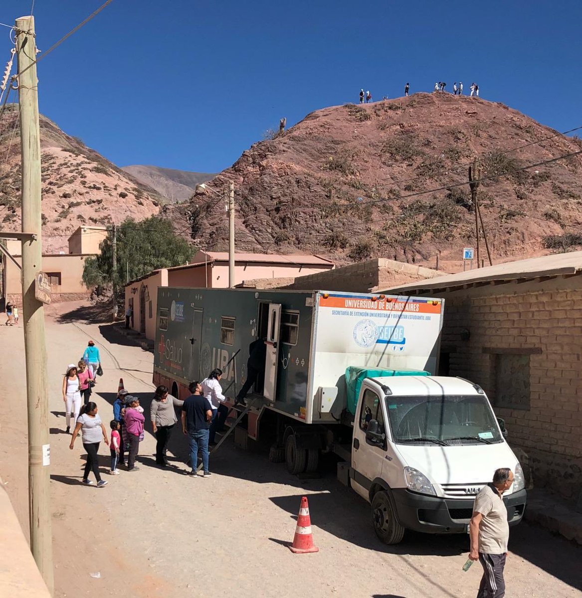 JordiPasart's tweet photo. Primer viaje de atención en Purmamarca, Jujuy en el marco de las Prácticas Sociales Educativas de la FOUBA. 20 alumnos  y 5 docentes de la facultad llevando la ODONTOLOGÍA donde más se necesita, siempre reivindicando el derecho a la salud... #FOUBA #PSE #ODONTOLOGIA #EXTENSION https://t.co/SLGmulL7tN