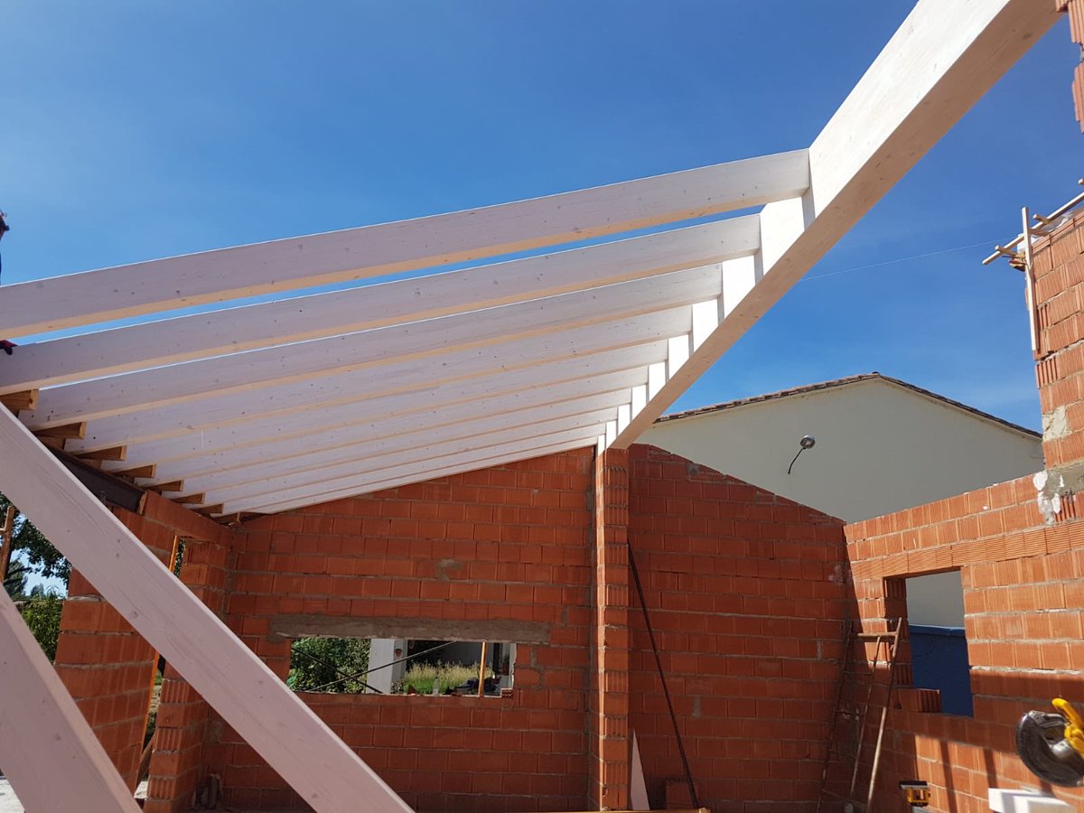ReformasArias's tweet photo. Estamos creando un tejado de madera en obra nueva https://t.co/vUjFxTg9dj
