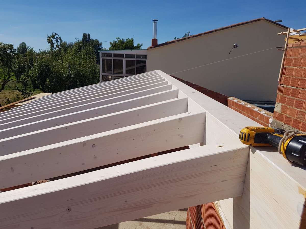 ReformasArias's tweet photo. Estamos creando un tejado de madera en obra nueva https://t.co/vUjFxTg9dj