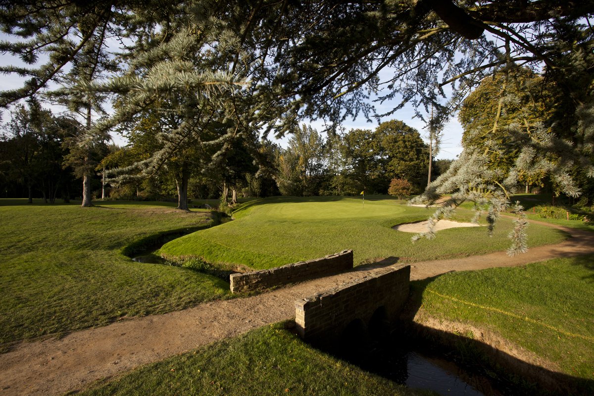 Did you know we offer golf as an add-on to corporate &amp; private events? <a href="/HeverCastleGolf/">Hever Castle Golf & Wellbeing</a> Club is a mile down the road from the Castle. bit.ly/HCgolfdays #eventprofs #Golf