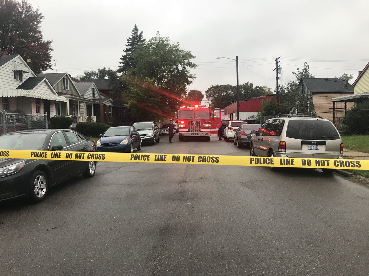 Priya Mann On Twitter Two Dead In A House Fire On Detroit S East Side Bordering Hamtramck One Firefighter Fell Through The Floor And Injured His Elbow Taken To Detroit Receving Dpd Crime