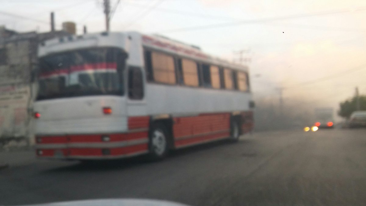 menajes57's tweet photo. @MaraLezama espero investiges quien cobra y pongas orden en el crucero con el desorden de camiones piratas y chatarras  de  la madrugada con paraderos no autorizados de transporte y vialidad @Noticaribe @SIPSENOTICIAS @infoturquesa @movimientoTOUR @Gio_cross1 @Radio_Formula https://t.co/yDnT3hcKQl