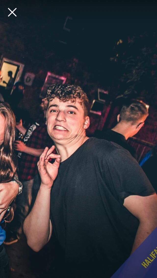 UOY_Halifax5s's tweet photo. When a corner comes in and you’re about to nod it top bins #PoorMansHarryMaguire #Slabhead https://t.co/hbvBJnk91S
