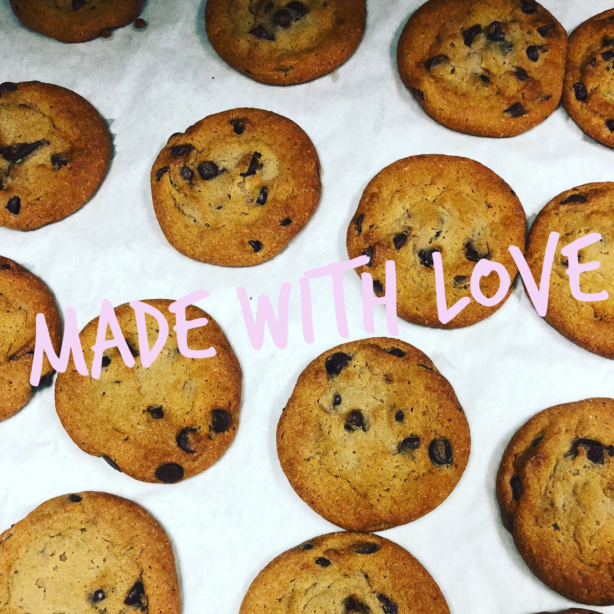 LittleCakes1's tweet photo. There is something special about warm chocolate chip cookies right out of the oven #littlecakeswithbigattitude #cookies #monday #treatyourself #chocolatechip https://t.co/aB33FDMorq