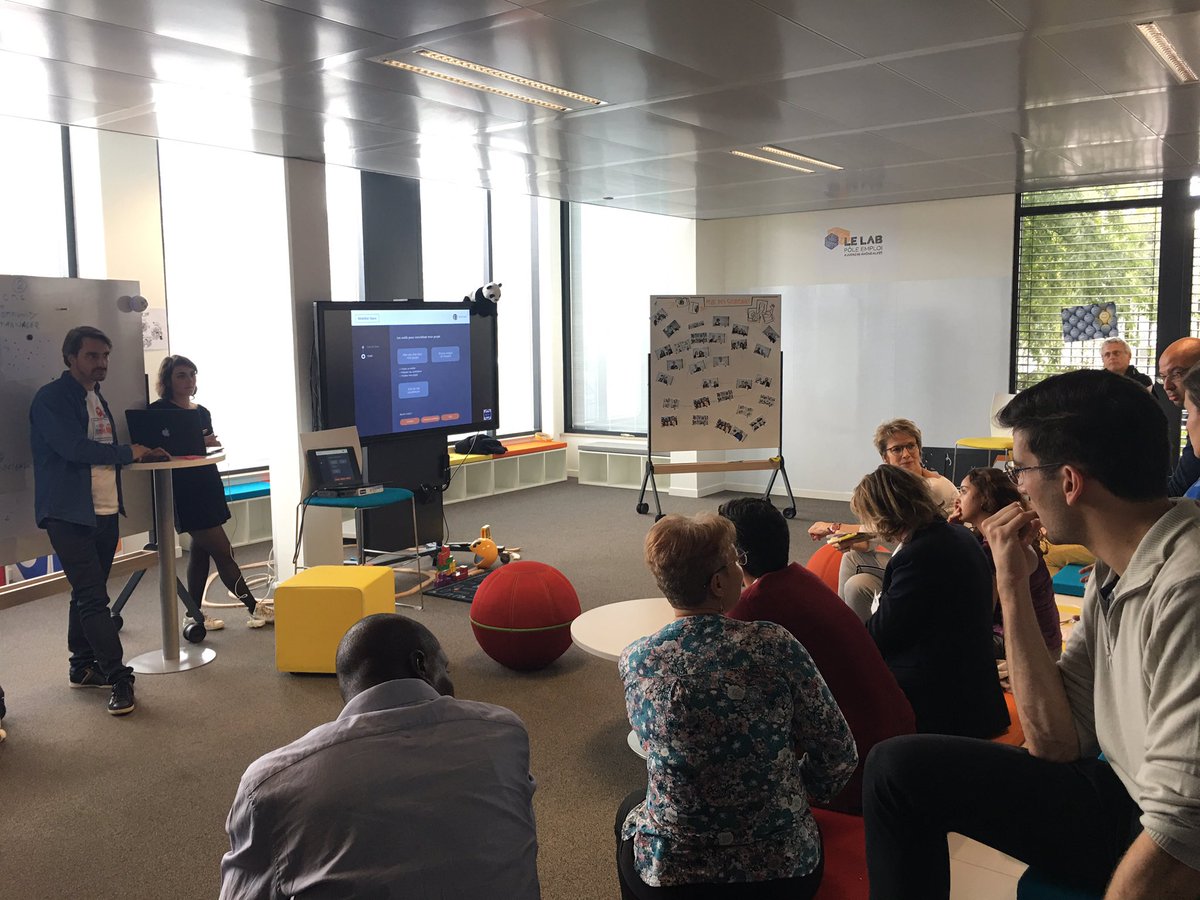 AntoCarlesso's tweet photo. Pitchs finaux du sprint créatif, presentation des prototypes au Jury et feedbacks de l’assemblée @Lab_Archipel @MBilloudDesign https://t.co/9LMlW9NoyG