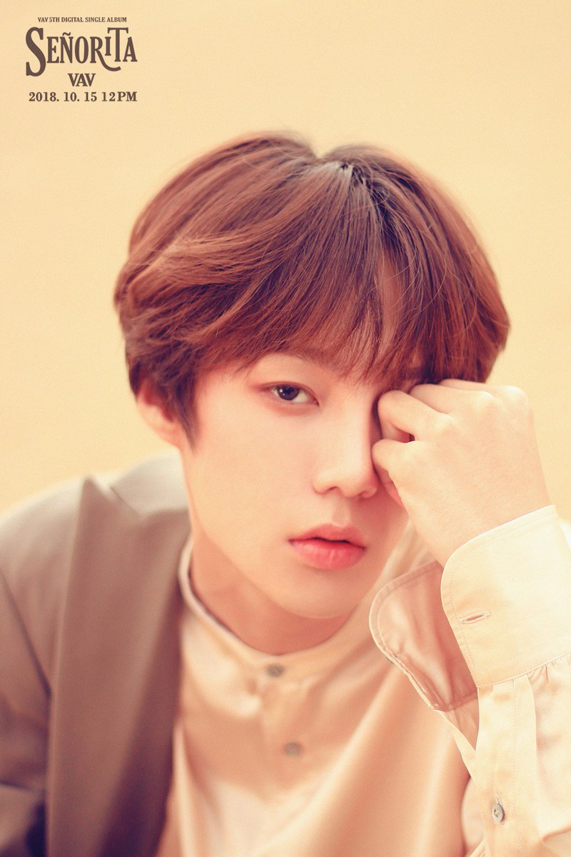 VAV_official's tweet image. #VAV ‘SENORITA’ CONCEPT PHOTO #1. BEGIN

2018.10.15 PM12 (KST)

#VAV #브이에이브이 #Ayno #에이노
#SENORITA #señorita #세뇨리따 #VAVSenorita 
#KayOne #StardOva #RyanJhun
#20181015 #COMEBACK