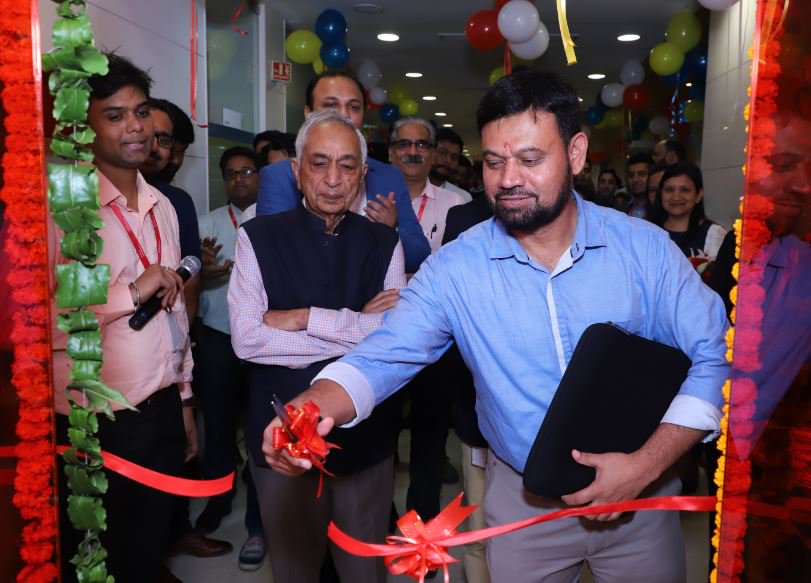 WorkAtFlipkart's tweet photo. @Flipkart swears by the credo that customer experience trumps everything else. Last week Flipkart announced the launch of its new customer service center in #Noida opened in a strategic outsourcing partnership with Tech Mahindra 

Catch the excitement on opening day! https://t.co/64F4g1hXCo