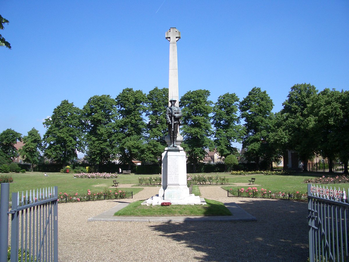 BFBSRadioHQ's tweet photo. Today @BfbsTim is in for @bfbscasey and discovers how getting out in great outdoors is offering many a chance to remember the sacrifices of WWI, thanks to #CentenaryFields from @FieldsInTrust @PoppyLegion. https://t.co/9lJmfeVYEJ