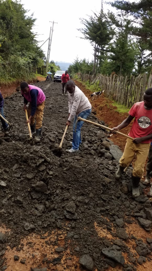 MartNgugi's tweet photo. @GovFKimemia is doing everything humanly possible to see that all roads in the county become passable. @NyandaruaCG018 is moving with speed. https://t.co/YGruJIjiz3