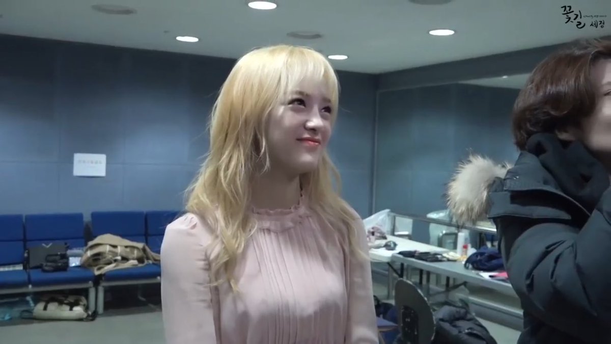 _wheepup_'s tweet photo. Find someone who looks at you how Sejeong looks at Nayoung #ongdong #gugudan #kimsejeong #kimnayoung https://t.co/0LK25MlNFm