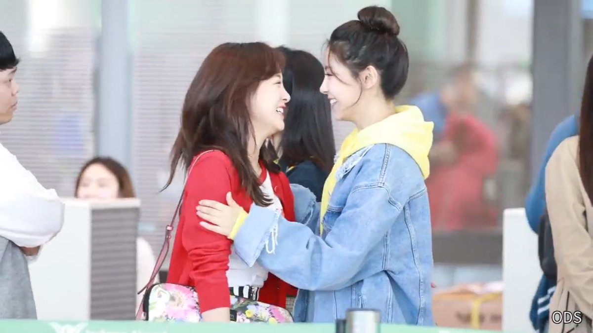 _wheepup_'s tweet photo. Find someone who looks at you how Sejeong looks at Nayoung #ongdong #gugudan #kimsejeong #kimnayoung https://t.co/0LK25MlNFm