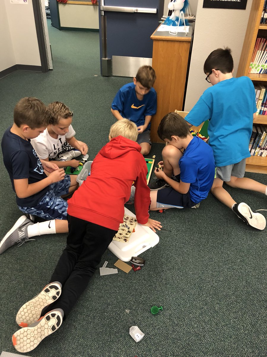 SherrieEmbry's tweet photo. These fourth grade creations encourage unity and prevent bulling. Thank you Mrs. McCormack!
#DragonsGoBlue @oldunionES @AnneDavisOUES @jodibmccormack https://t.co/quZ3dmvGjL