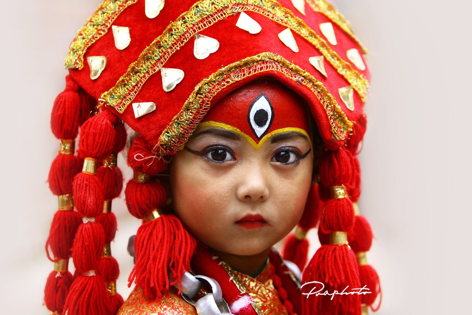 i_m_pra's tweet photo. Girls adorned as a #LivingGoddess take part in #KumariPuja rituals at Hanuman Dhoka in Kathmandu, Nepal. Girls under the age of nine gathered for the Kumari puja, a tradition of worshiping, believed to save small girls from diseases and bad luck #praphoto #VisitNepal2020 https://t.co/m1k438CmQN