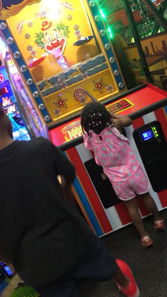 lipstickchic09's tweet photo. Chuck e Cheeses https://t.co/MR0RusEtLO