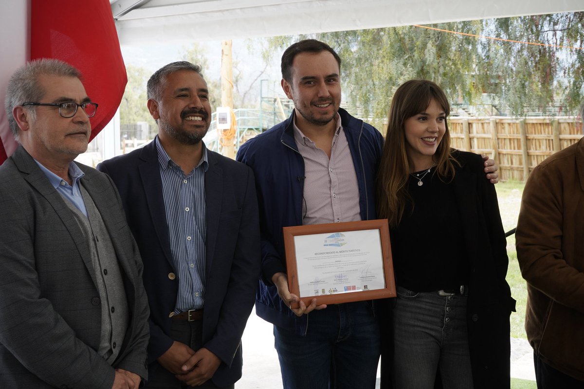 sernatur_valpo's tweet photo. Felicitamos a todas/os las organizaciones y personas que recibieron reconocimientos en la celebración regional del #DiaMundialdelTurismo, actividad realizada en #Putaendo, reg. de #Valparaíso 👏👏👏Revisa las imágenes de la jornada en este enlace https://t.co/kek0ZyMgTT #DMT2018 https://t.co/fqxQUTXBra