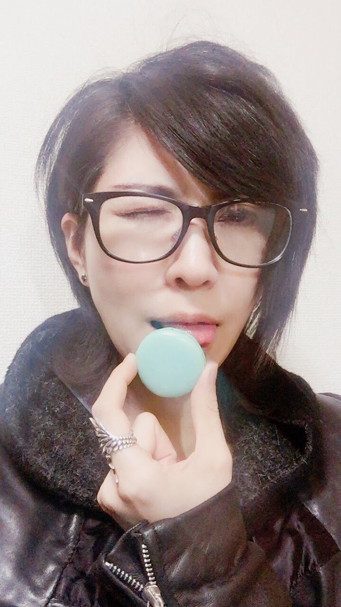 仁 Jin ５月誕生日 Auf Twitter 10月1日はメガネの日 ということで 眼鏡好きとしてはアピールしていかないとね 眼鏡が似合う自分でいたい それも自分の中の目標の1つ 1 丸メガネ 2 黒縁メガネ 3 スケルトンフレームメガネ 4 銀縁メガネ 男装 メガネ