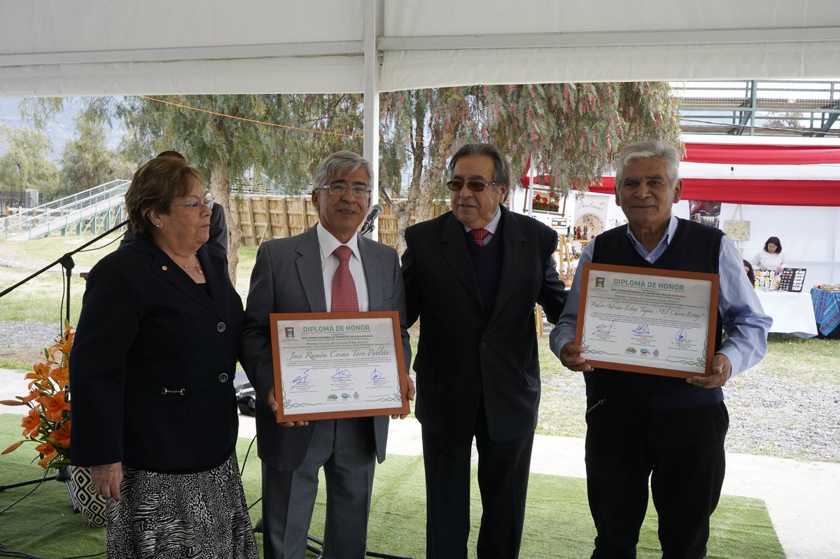 sernatur_valpo's tweet photo. Felicitamos a todas/os las organizaciones y personas que recibieron reconocimientos en la celebración regional del #DiaMundialdelTurismo, actividad realizada en #Putaendo, reg. de #Valparaíso 👏👏👏Revisa las imágenes de la jornada en este enlace https://t.co/kek0ZyMgTT #DMT2018 https://t.co/fqxQUTXBra