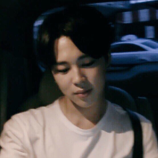 czanuchaa's tweet photo. 🍂🍁 
          I miss you 

               when I say that

                      I miss you more 
                                                  🍂🍁
 #ARMYSelcaDay https://t.co/ZjPJGYVVOA