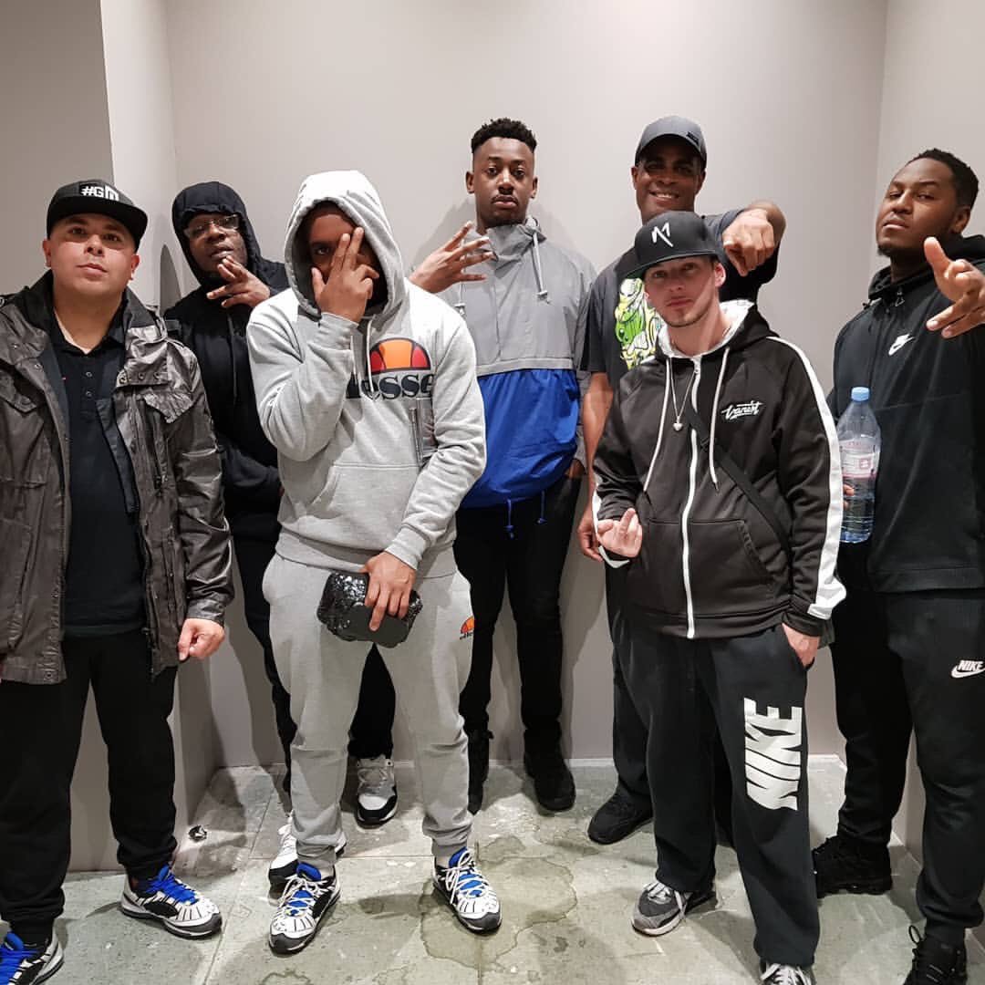 OfficialFudz's tweet photo. Last nights @RinseFM settings with some serious Birmingham shellers big up @DjBigMikee every time large up the mandem @Deadlystayfresh @hitmansonline @OoRITE_C4 vader and tankski 🔈🔈🔈 https://t.co/1lVOKRjSIl