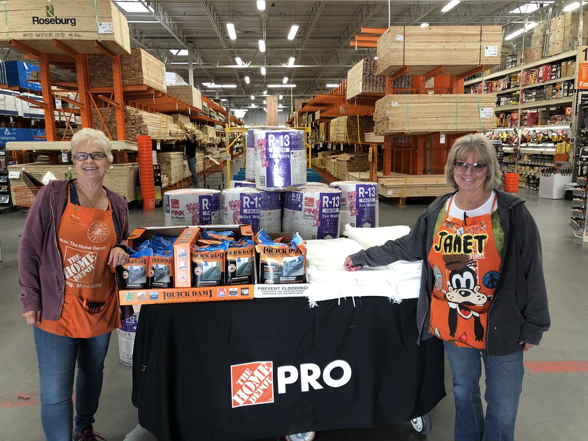 PRO Cashiers, Janet and Penny, are on top of their game!