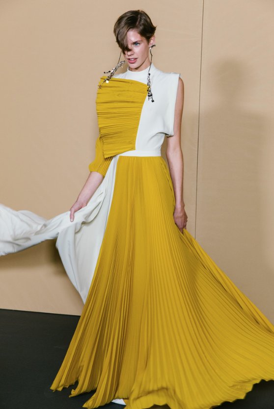 loveandpr's tweet photo. Best in Show: #GivenchySS19
#TRENDING #Fashion #PFW #Paris https://t.co/gSFCXDnb2e