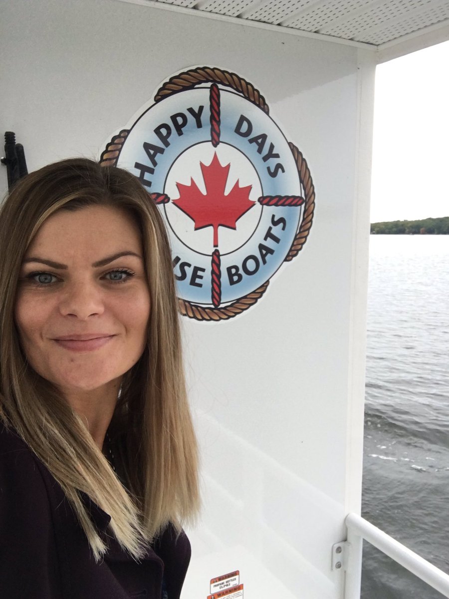 T_VanCuren's tweet photo. I’m on a boat...rethinking municipal service! #msdo2018 #happydayshouseboats #CustomerServiceWeek #rethinkmunicipalservice #bobcageon https://t.co/cUN77BObog
