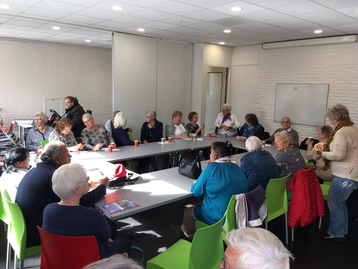 Druk bezochte bijeenkomst vanmiddag over hoe en op welke manier informatievoorziening nog beter kan in de wijk! <a href="/Bibliotheek030/">Bibliotheek Utrecht</a> met @Mekaar_Utrecht in #BibliotheekZuilen <a href="/ibubuku/">Sylvia Volkert</a>