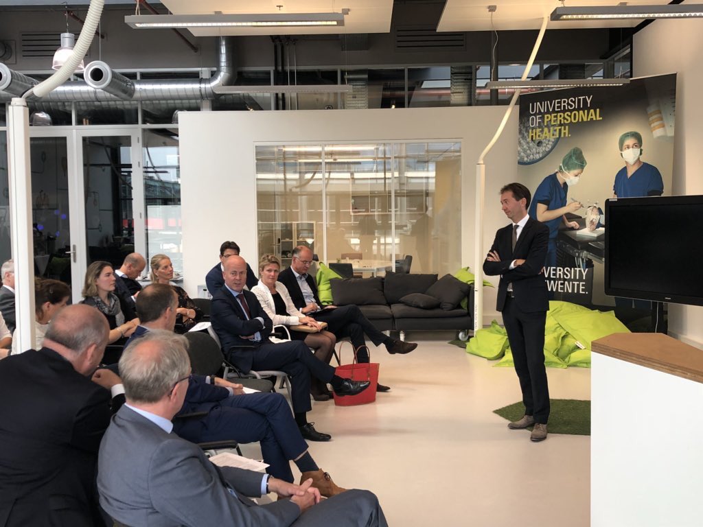 vanHijum's tweet photo. Een dag op stap met stas @RaymondKnops in Twente; aandacht voor samenwerking in de grensregio op het gebied van economie, arbeidsmarkt en energie; en voor de (kansen van) digitalisering https://t.co/KDKuP3Ei4m