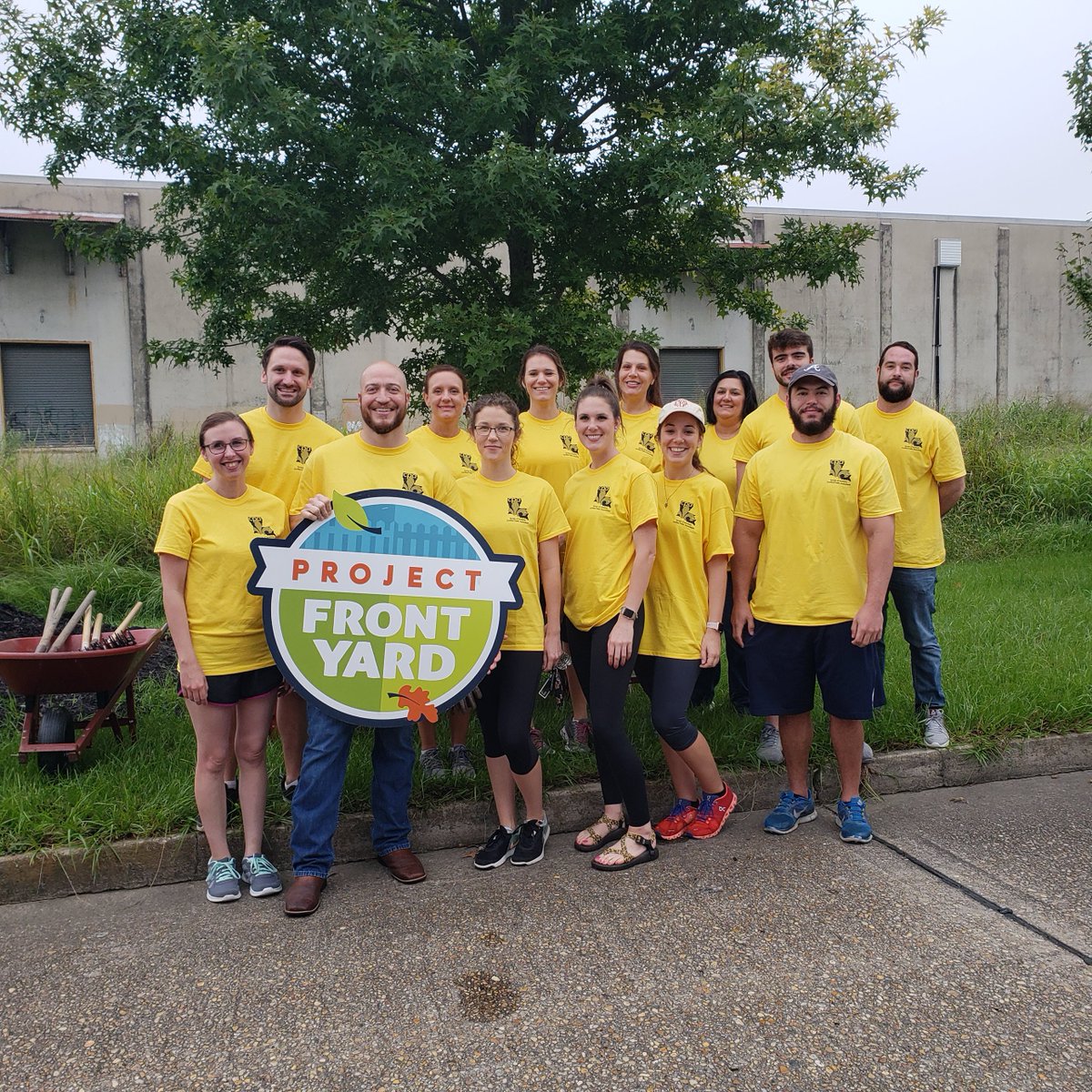 LHCGroupInc's tweet photo. Team members from LHC Group’s Accounting and Finance Department volunteered with #ProjectFrontYard for the @LouisianaCPAs Day of Service to mulch trees and pick up litter along Louisiana Avenue. #LCPAservice #whatwillYOUpickup https://t.co/WPt274XHgY
