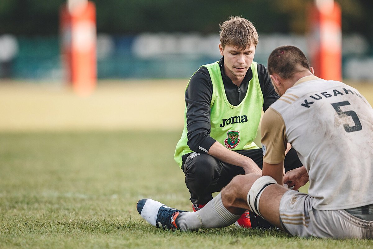 Сегодня - День врача! 
В лице Олега Королева и Юрия Парфенова поздравляем всех специалистов клуба, связанных с ежедневным сопровождением наших ребят! Вы следите за самым важным – здоровьем регбистов клуба!