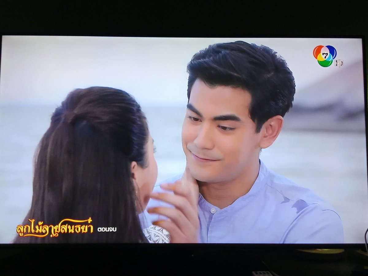 nongmookka1's tweet photo. :ฉันดีใจ เหมต้องไม่ไปไหนนะ อยู่กับฉันอีกสักครู่ อีกสักครู่นะเหม
:แล้วถ้าผมบอกคุณว่า ผมจะขออยู่กับคุณตลอดไป 
#ฟิน #ลูกไม้ลายสนธยา ฉากนี้ก็ตายนะคะ555555 https://t.co/n0nzNNZtFr
