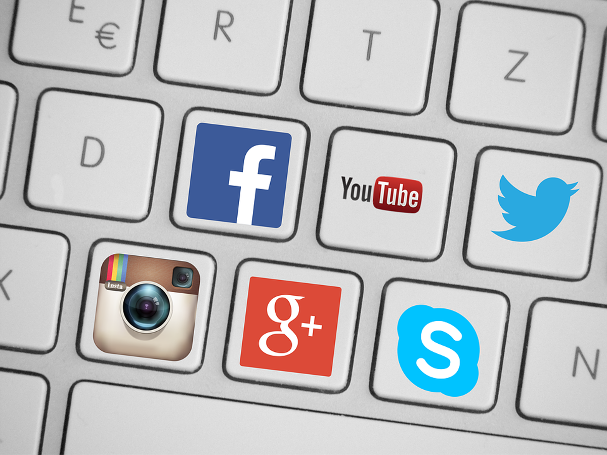 Staxoweb's tweet photo. Keep things simple. Check out these five great #SocialMediaMarketing tools that you need to be using right now. #SocialMedia #DigitalMarketing https://t.co/QuM1cVVu85 https://t.co/R2TmK1sOrV