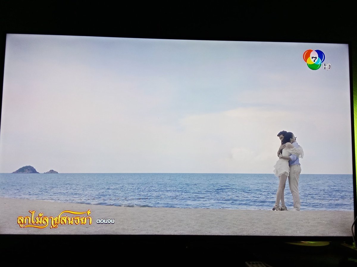 nongmookka1's tweet photo. :ฉันดีใจ เหมต้องไม่ไปไหนนะ อยู่กับฉันอีกสักครู่ อีกสักครู่นะเหม
:แล้วถ้าผมบอกคุณว่า ผมจะขออยู่กับคุณตลอดไป 
#ฟิน #ลูกไม้ลายสนธยา ฉากนี้ก็ตายนะคะ555555 https://t.co/n0nzNNZtFr