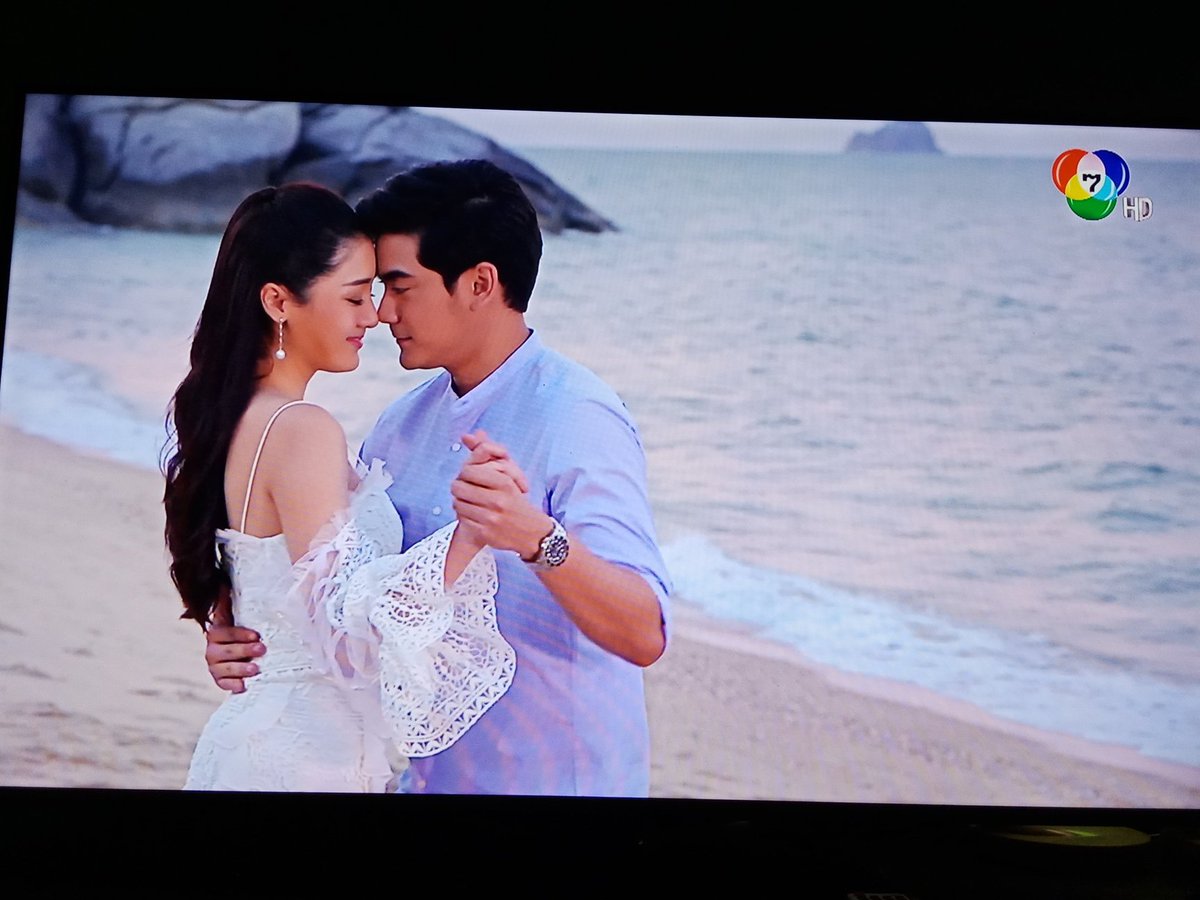 nongmookka1's tweet photo. :ฉันรักคุณนะคะ เหมหิรัญญ์
:ผมก็รักคุณ เดือนพัตรา
#ลูกไม้ลายสนธยา https://t.co/wSqzXBmcmO