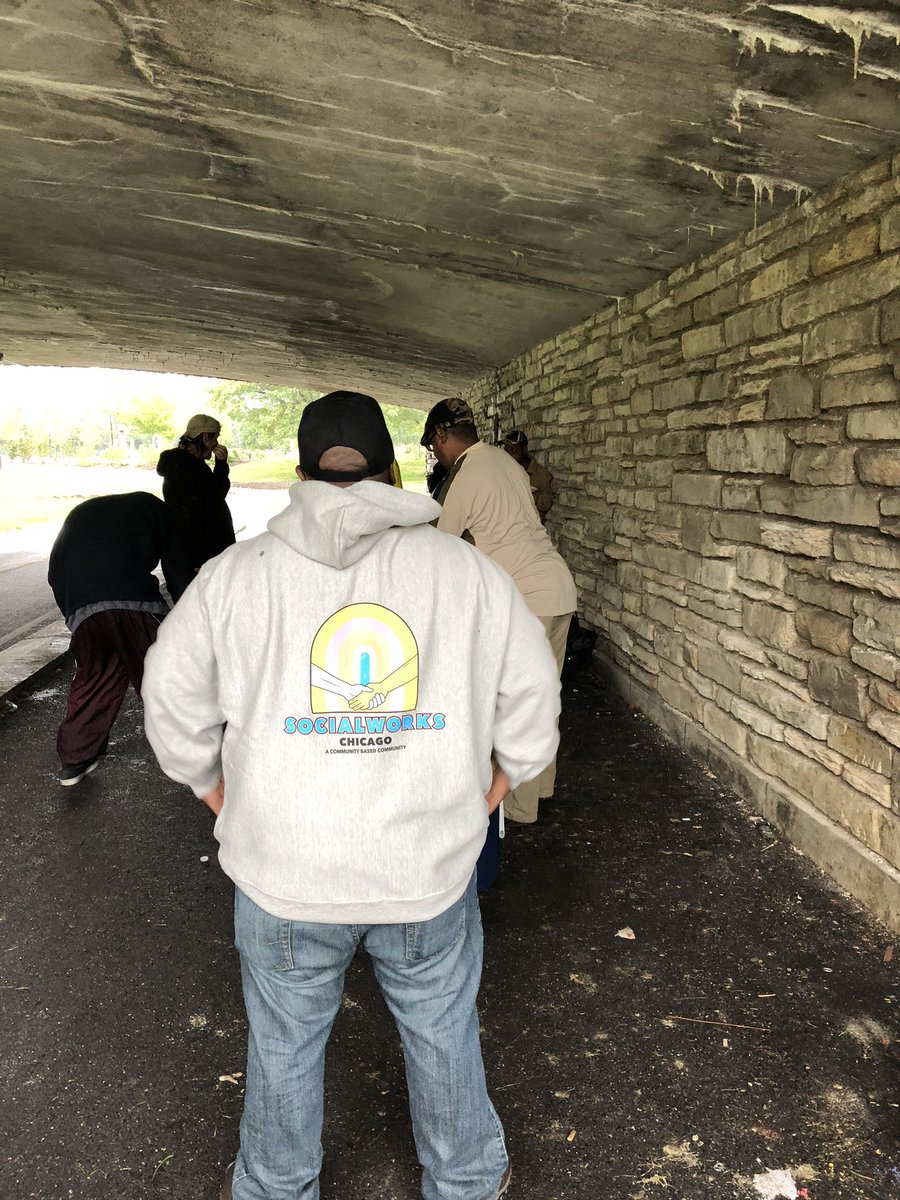 MichaelAirhart1's tweet photo. Homeless lives matter everyday @chancetherapper @SocialWorks_Chi https://t.co/n7gpQ5JZMz