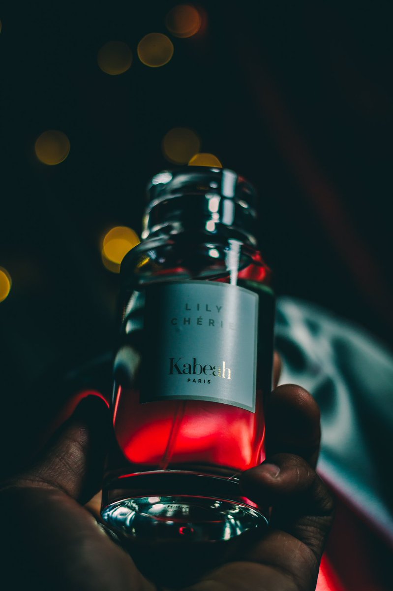 GAphanouPhotos's tweet photo. Monday morning and I’m wearing Kansan Paris Lily Chérie #ScentOfTheDay #DayScent #FragranceOfTheDay #ScentedJourney #FragranceBlogger #NYCBlogger #FragranceSociety #TheFragranceSociety #KabeahParis #LilyCherie https://t.co/iThdTfTnWo