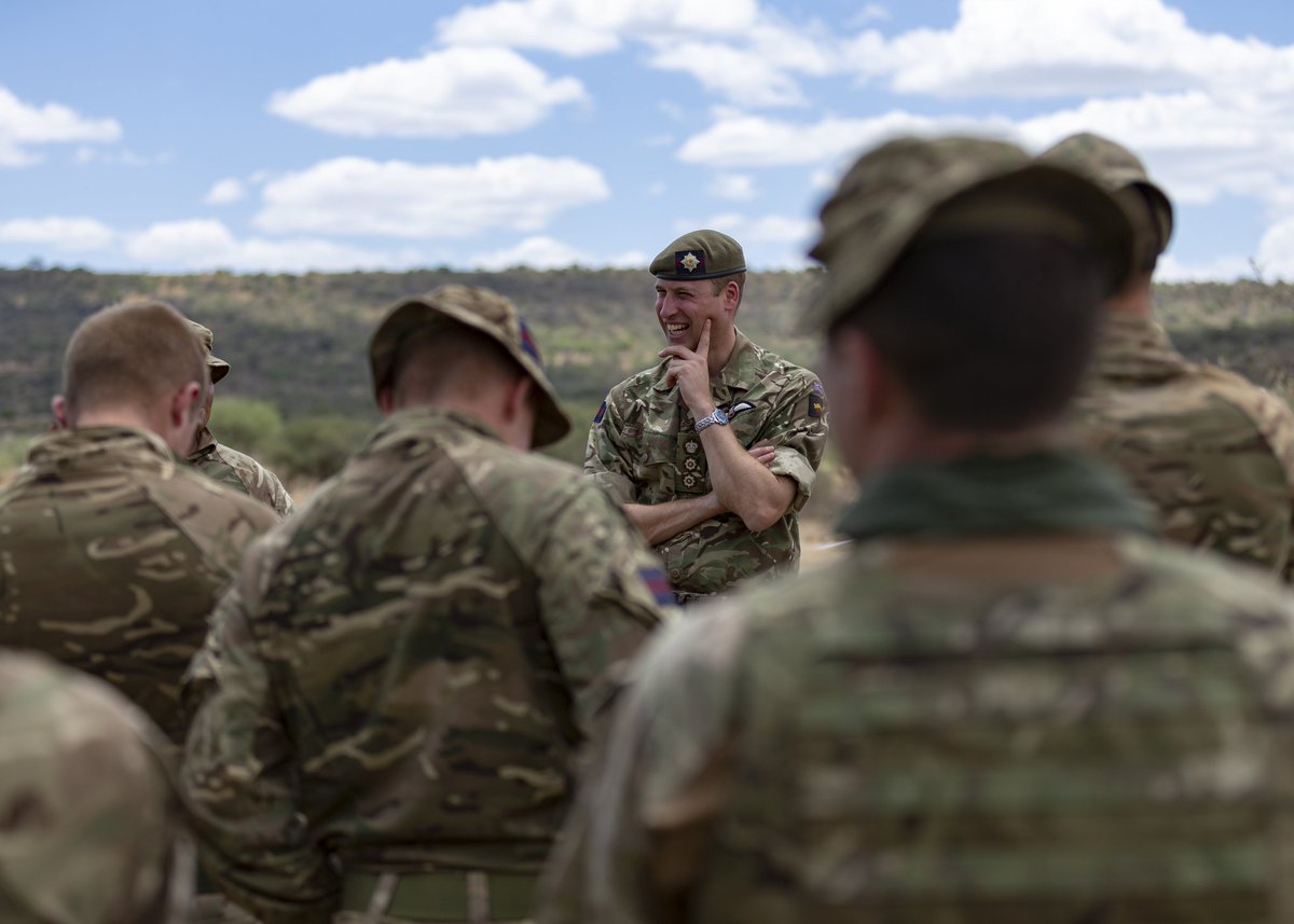 irish_guards's tweet image. Great day for the Irish Guards as our Regimental Colonel, The Duke of Cambridge, Prince William, paid us a visit in the middle of #Kenya!
The Duke of Cambridge met up with No. 2 Company and got to see how training was going so far. 

#irishguards ☘️💂🏻

#TheGuards