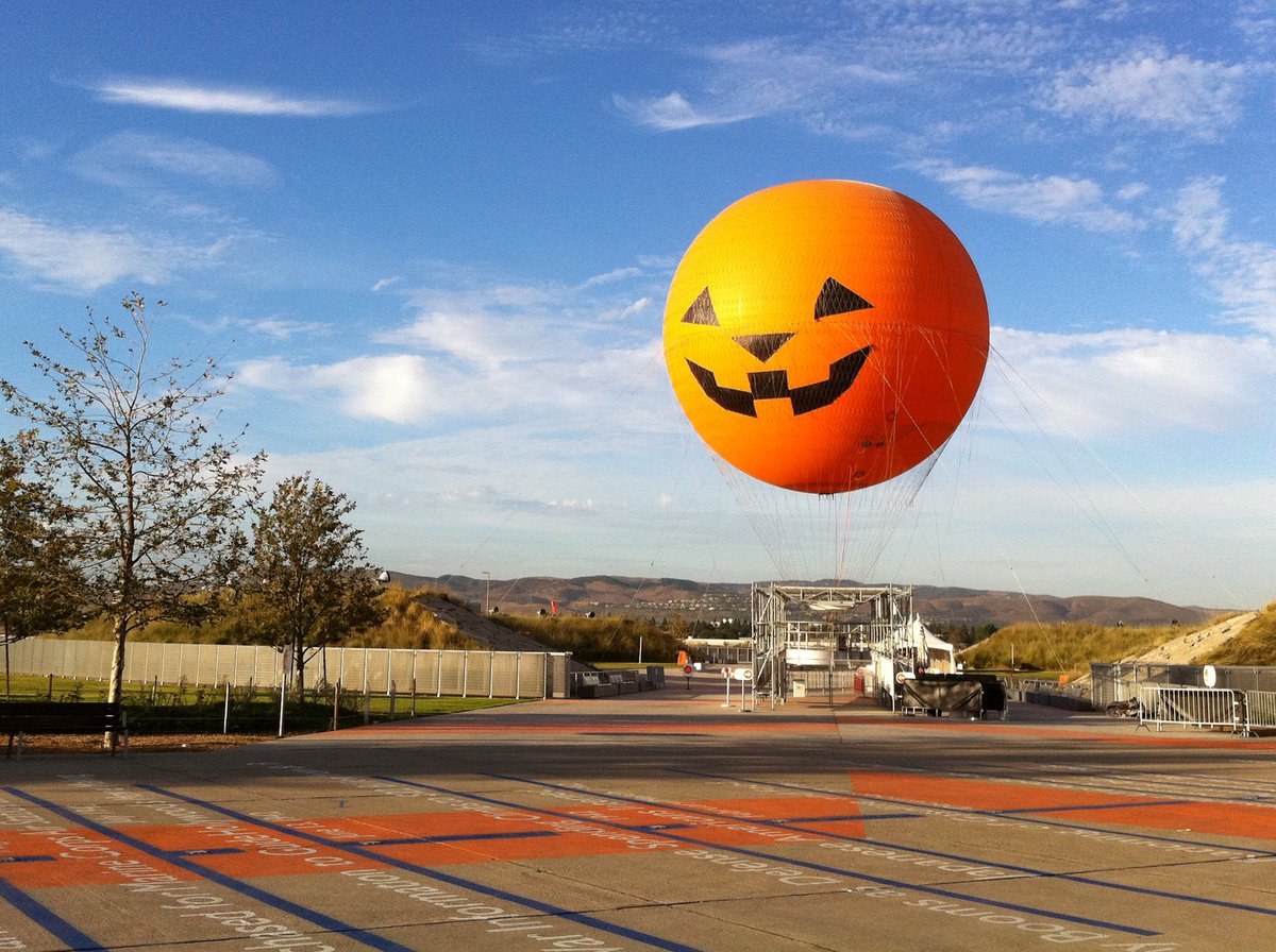 MacKidIrvine's tweet image. Watch the #OCGP balloon transform into the Jack-O-Lantern face tomorrow (9/2) from 9am-11am. Plus, sign up for this year’s #Spooktacular happening 10/13-14 bit.ly/2y7TrlY
