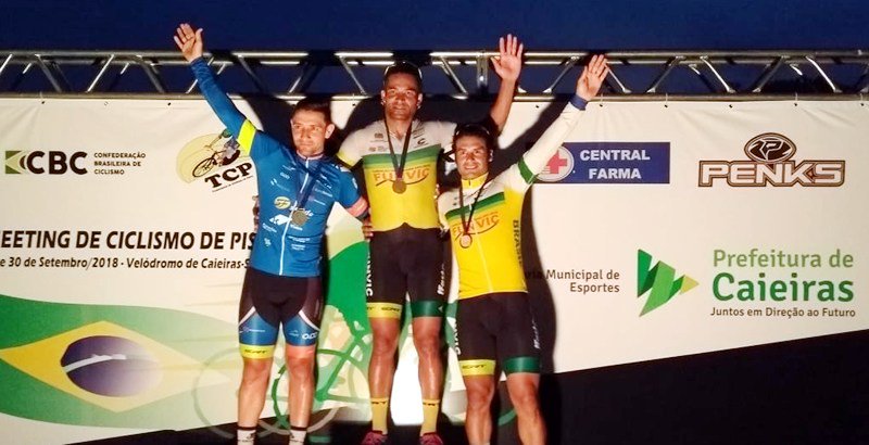 Equipe conquista pódios no 2º Meeting de Ciclismo de Pista em Caieiras brasilprocycling.com/2018/10/equipe…
