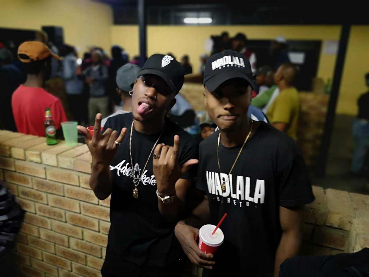 being_advokate's tweet photo. Advokate & Moschino
#teambareto @team_bareto #WelcomedSpring #sjambok #spovington #sebokeng016 #styleOverFlow #21stCenturySkhothane #lifestyle #NewWave #izikhothane #artisticmoves #combocommunicating https://t.co/j6G0KCYu0l